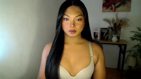 CALL ME LIANNA online show from July 23, 9:01 pm
