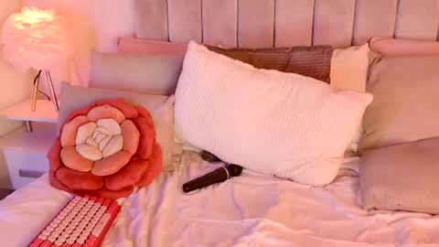 Liora online show from June 17, 2:27 am