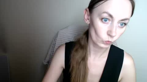 Lia online show from June 26, 11:59 am