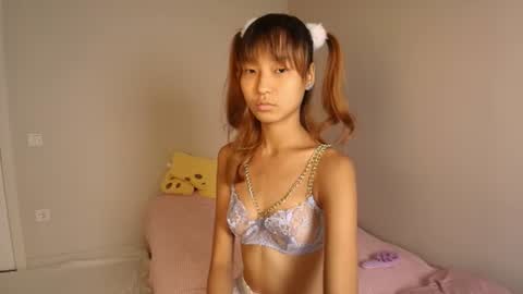Lihn Pham online show from August 6, 3:15 am