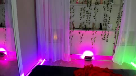         online show from April 29, 11:37 am