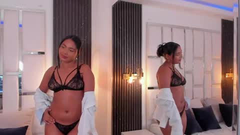 Liily Evans online show from June 4, 4:18 am