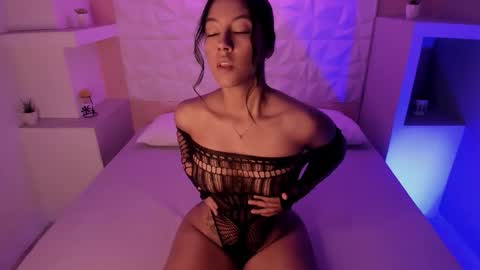 Snapshot of liizjones chatting on October 14, 4:43 pm LiizJones online show from October 14, 4:43 pm