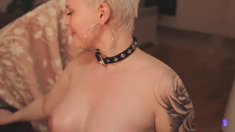 likaaberry online show from October 30, 7:58 pm