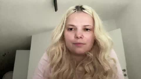 likaaberry online show from June 22, 10:44 am