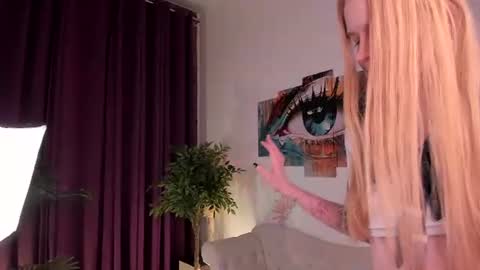 Erica online show from June 19, 1:28 pm