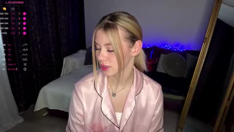 Snapshot of lil_elisa chatting on October 24, 12:06 pm Elisa online show from October 24, 12:06 pm