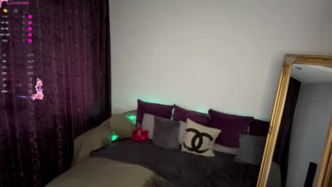 Snapshot of lil_elisa chatting on September 23, 11:04 am Elisa online show from September 23, 11:04 am