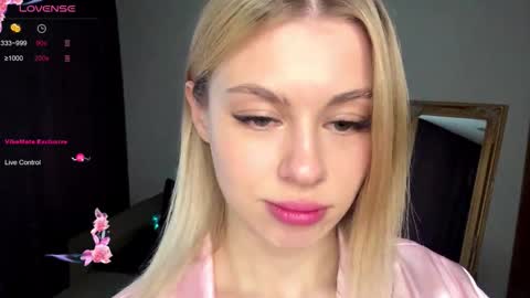 Snapshot of lil_elisa chatting on October 5, 10:01 am Elisa online show from October 5, 10:01 am