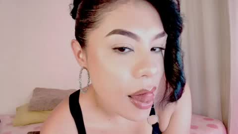 Lola online show from June 30, 10:40 pm
