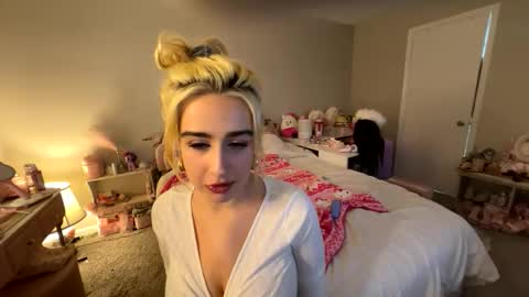 Pink mink online show from February 5, 1:09 am