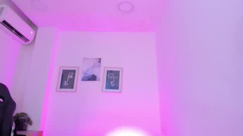 L I L A   online show from November 10, 3:53 am