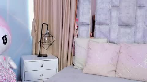 lila noa online show from December 2, 7:56 pm