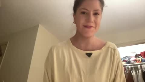 lilbi85_ online show from January 28, 3:15 am