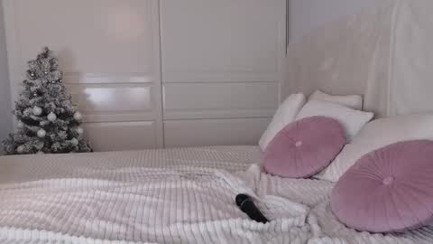 Emily  online show from December 18, 8:20 am