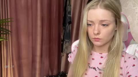 Lili online show from May 1, 2:11 pm