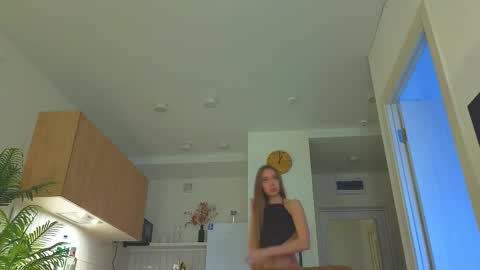 lili__roze_ online show from October 13, 5:20 am