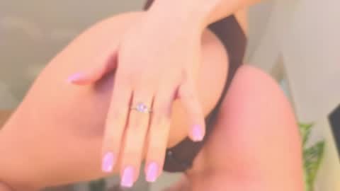 lili__roze_ online show from May 2, 5:24 am