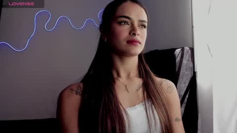 lili_evanss online show from June 23, 4:02 pm