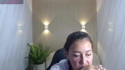 lili_mint_tf online show from April 25, 3:52 am