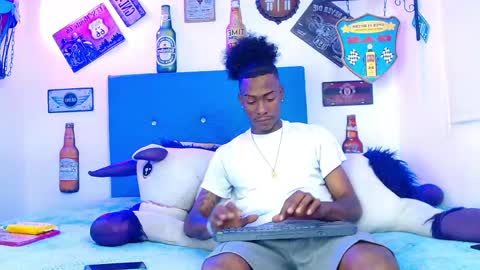 lili_roussi online show from March 24, 8:15 pm