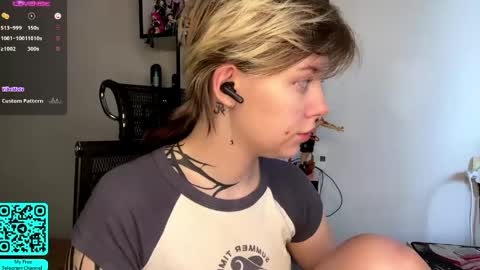 Lilian online show from April 25, 1:41 pm