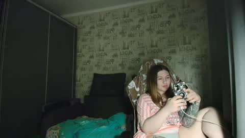 liliawoolf online show from June 15, 6:33 pm
