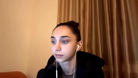 Snapshot of lilihalvorsen chatting on October 6, 10:49 pm Lina online show from October 6, 10:49 pm