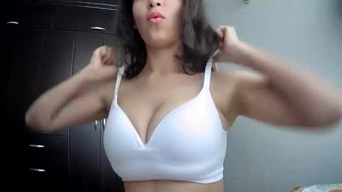 lilii_2021 online show from May 12, 7:01 pm