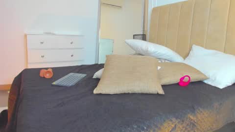 Lili  online show from March 2, 7:10 am