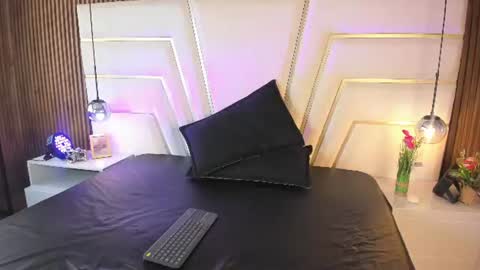 lilit online show from July 7, 6:01 pm