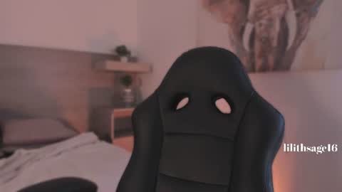 lilith_sage_ online show from July 11, 8:34 pm