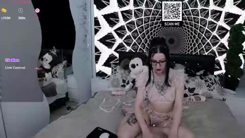 Lilith Caine online show from May 5, 6:24 pm