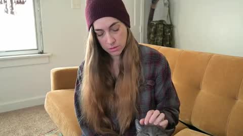 L online show from November 24, 4:49 pm