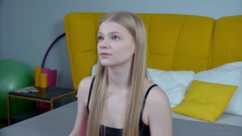 lilitrosen online show from November 29, 5:37 am