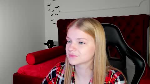 lilitrosen online show from November 17, 6:10 pm