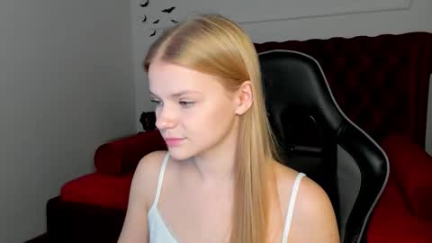 lilitrosen online show from November 13, 6:32 pm