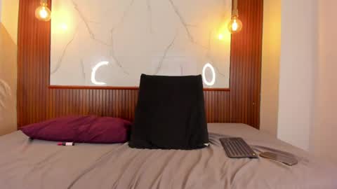 lillian_lee1 online show from May 8, 5:40 pm