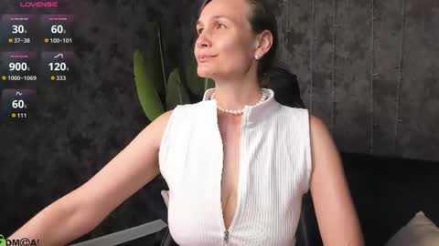 lillian_white1 online show from July 7, 6:47 am
