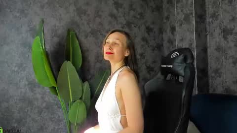 lillian_white1 online show from June 24, 3:35 am
