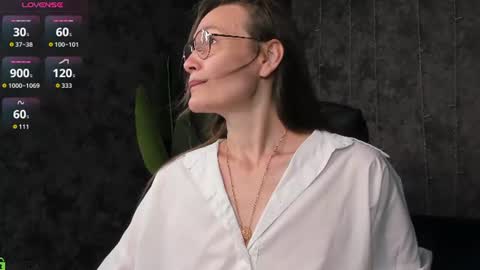 lillian_white1 online show from July 7, 1:07 am