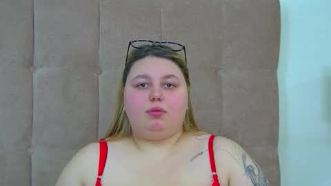 LillianHaig online show from March 11, 6:33 pm