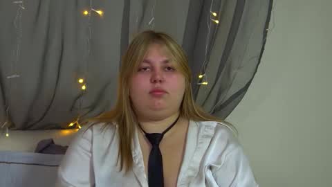 LillianHaig online show from November 19, 6:50 pm