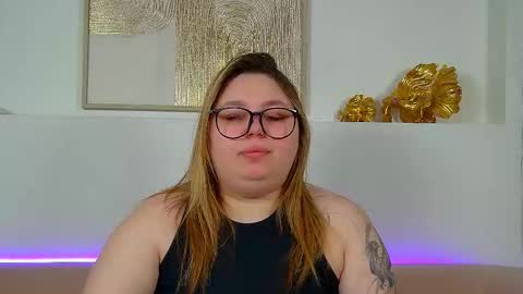 LillianHaig online show from March 15, 7:02 am