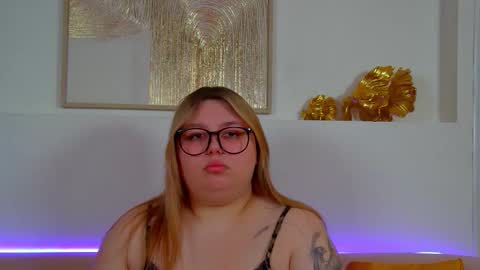 LillianHaig online show from March 12, 7:06 pm