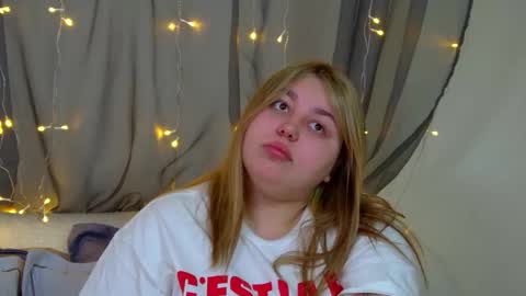 LillianHaig online show from November 16, 6:37 am