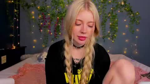 lillie_berry online show from July 14, 10:21 am