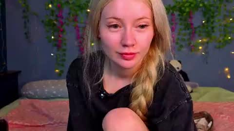 lillie_berry online show from July 18, 5:42 am