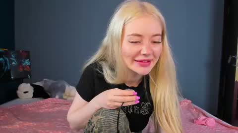 lillie_berry online show from June 24, 5:03 am