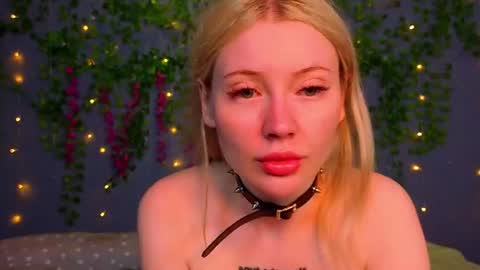 lillie_berry online show from July 17, 5:42 am